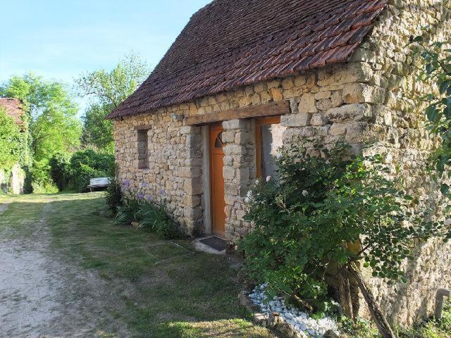 Gite Et Chambres D'Hotes - Sur Le Chemin Des Sens Azerat Εξωτερικό φωτογραφία